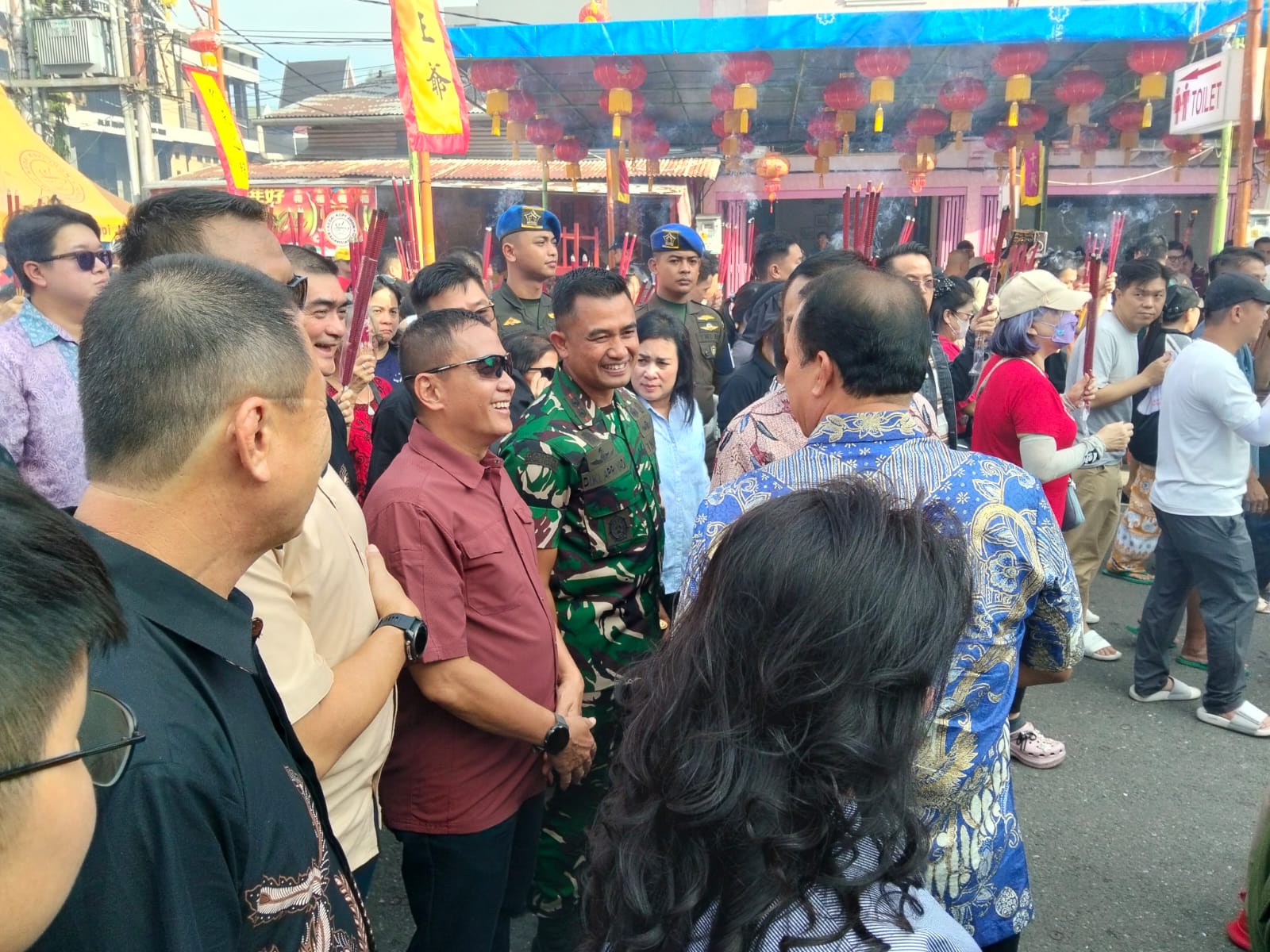 Komandan Kodim 0321/Rohil dan Para Pejabat TNI Turut Hadiri  Kirab Replika Tongkang 2026