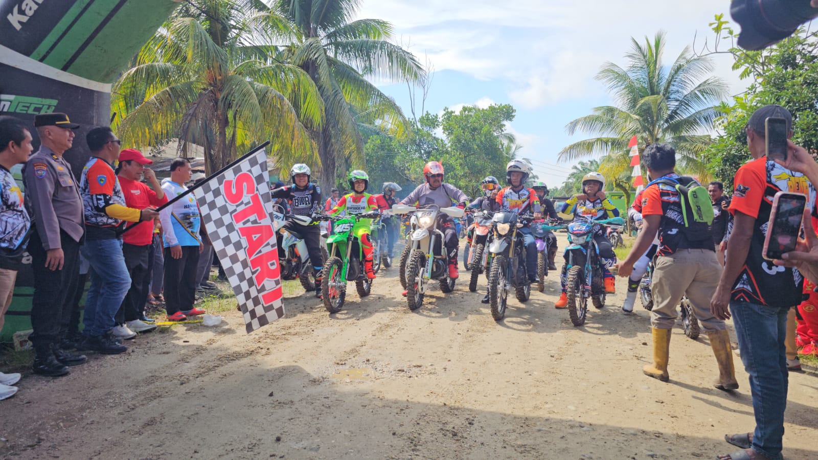 224 Rider Ramaikan Bhayangkara Adventure Rohul 3 Trabas, Polres Rokan Hulu Gaungkan Green Policing dan Pencegahan Karhutla